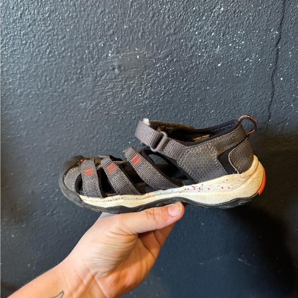Kids Keen Gray and Black Outdoor Sandals with Orange Accents - Picture 3 of 8